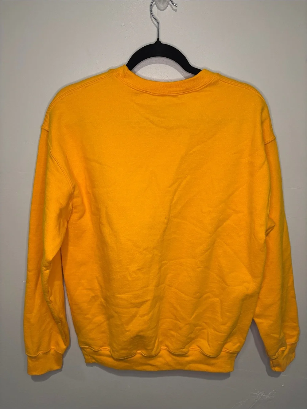 DON'T CARE BE HAPPY Black Sabot Yellow Graphic Crewneck Sweater - Medium